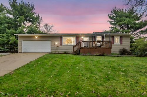 7575 Allen Dr Ne, Hartville, OH, 44632-9379 | Card Image