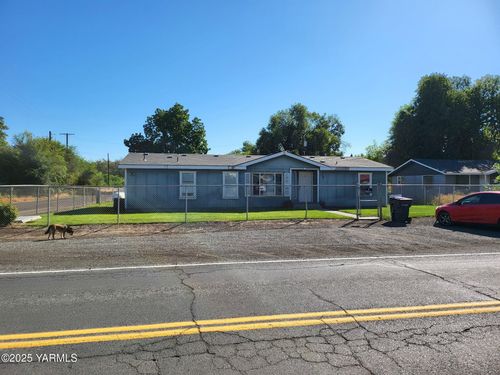 401 Curtis St, White Swan, WA, 98952-9646 | Card Image