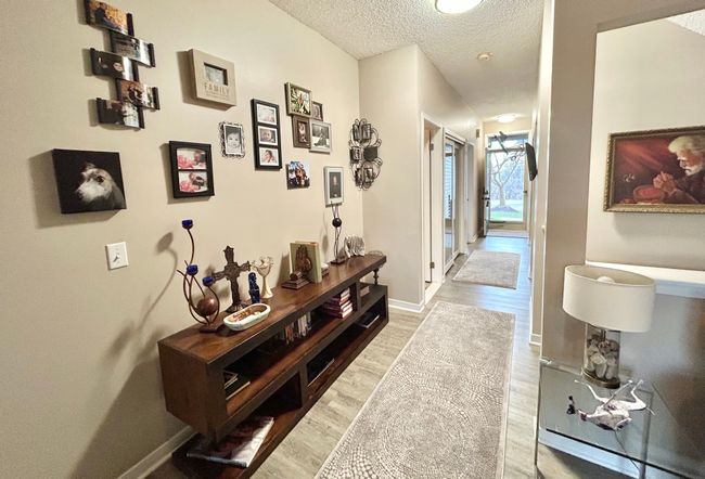 Hallway and Foyer | Image 4