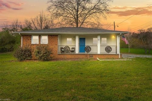 724 E Main St, Seagrove, NC, 27341-8251 | Card Image