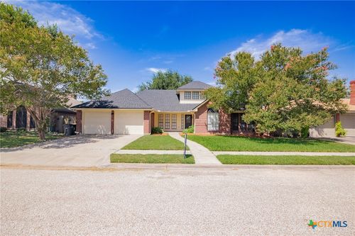 305 Cherrystone Cir, Victoria, TX, 77904-3074 | Card Image