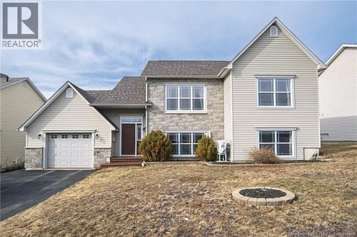 27 Hallihan Dr, Oromocto, NB, E2V0C2 | Card Image