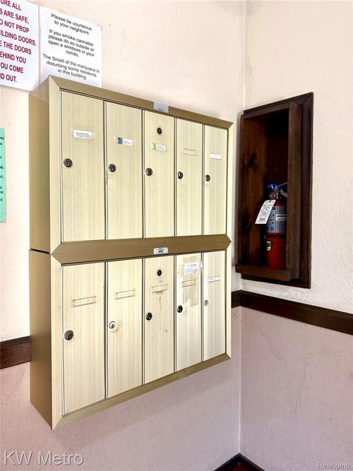 unit-132-27654 E Echo Vly, Farmington Hills, MI, 48334-4432 | Card Image