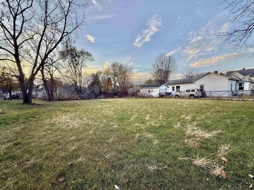 18 S Pearl St, Janesville, WI, 53548-3726 | Card Image