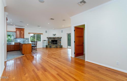 6830 Day St, Tujunga, CA, 91042-2043 | Card Image