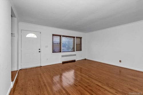 2700 Fox Rd, Baldwin, NY, 11510-3601 | Card Image