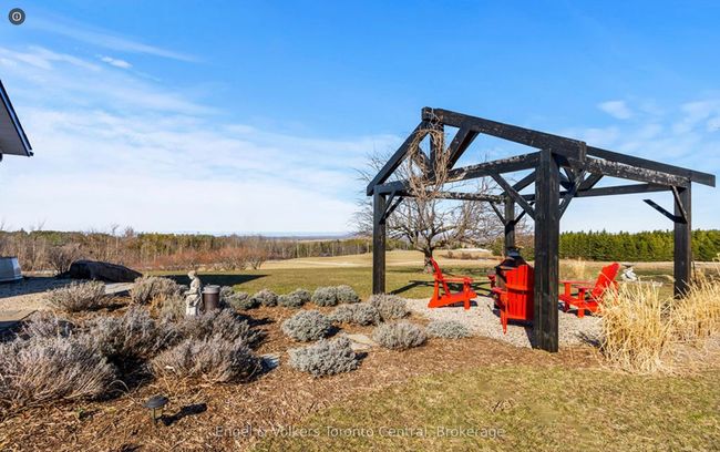 9263 County Rd, House other with 3 bedrooms, 3 bathrooms and 10 parking in Duntroon ON | Image 33