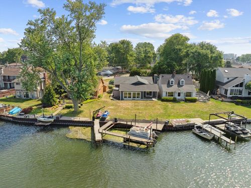 31020 Bayview Dr, Gibraltar, MI, 48173-9540 | Card Image