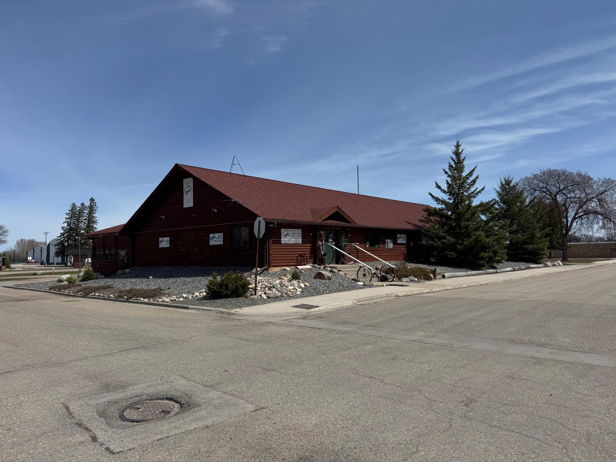 219 2Nd St Nw, Roseau, MN 56751
