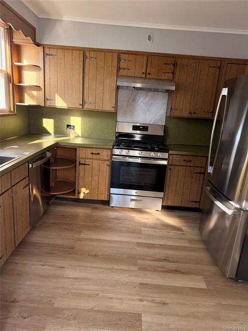 10 Irenhyl Ave, Port Chester, NY, 10573-2916 | Card Image