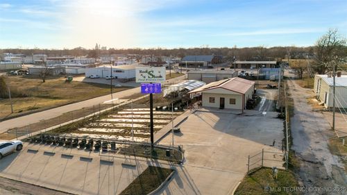 118 E 5th St, Ada, OK, 74820-3602 | Card Image