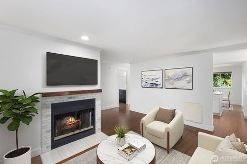 202-3901 Fremont Ave N, Seattle, WA, 98103-7766 | Card Image