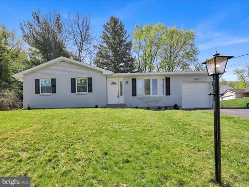 2279 Mahantongo St, POTTSVILLE, PA, 17901-3113 | Card Image