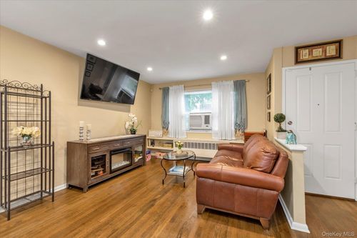 141-13 212th St, Bayside, NY, 11360-1112 | Card Image