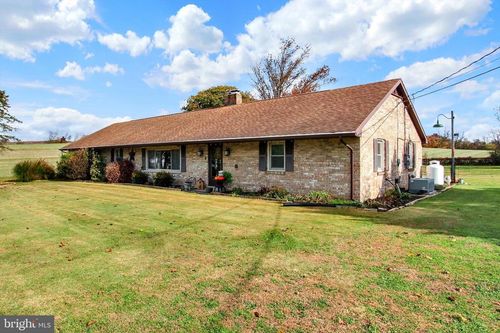 1621 Spring St, SPRING GROVE, PA, 17362-8201 | Card Image