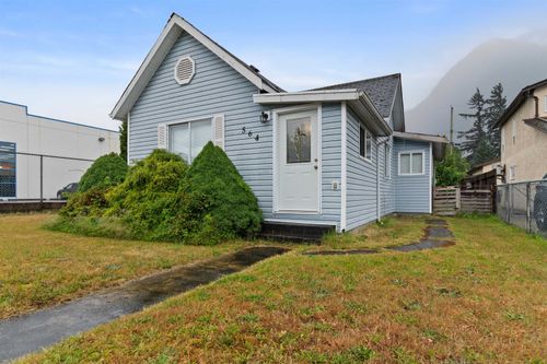 564 Wallace St, Hope, BC, V0X1L4 | Card Image