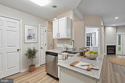 104-2001 Warners Ter N, ANNAPOLIS, MD, 21401-8758 | Card Image