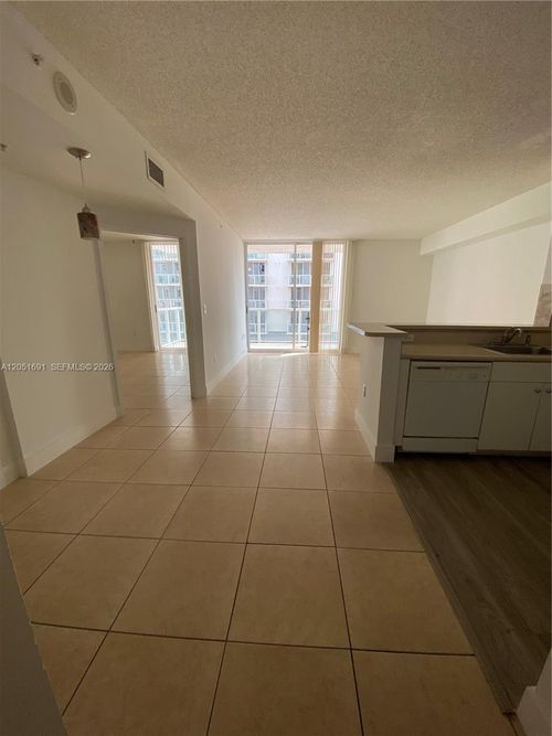 810-5085 Nw 7th St, Miami, FL, 33126-3460 | Card Image