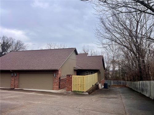 80 E Sycamore St, Fayetteville, AR, 72703-2517 | Card Image