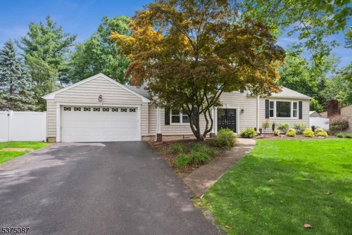 16 Nantes Rd, Parsippany, NJ, 07054-4075 | Card Image