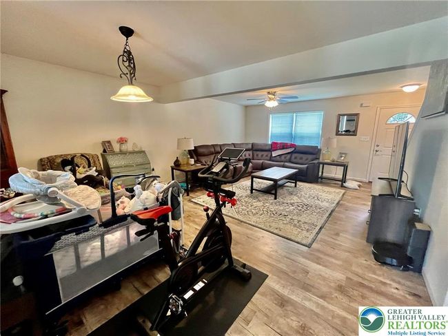 630 Lehigh Gap St, Townhouse with 3 bedrooms, 3 bathrooms and null parking in WALNUTPORT PA | Image 6