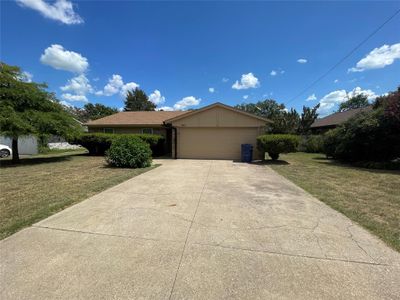 621 Owens Drive, House other with 3 bedrooms, 2 bathrooms and null parking in Crowley TX | Image 1