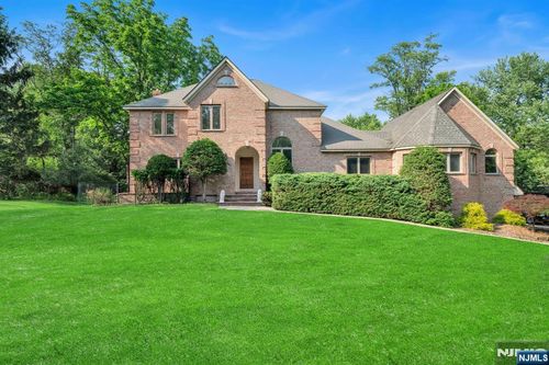 587 High Mountain Rd, Franklin Lakes, NJ, 07417-2917 | Card Image