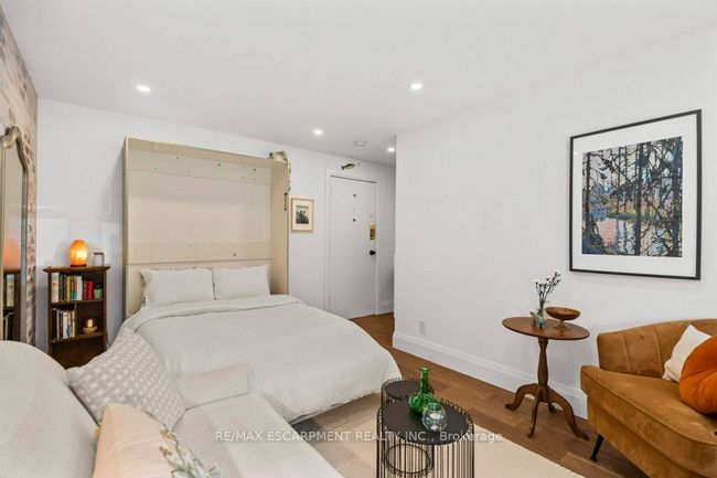 5 - 137 Emerald St S, Condo with 1 bedrooms, 1 bathrooms and 1 parking in Hamilton ON | Image 9