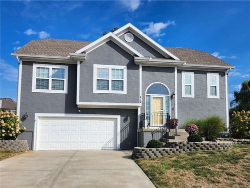 414 Killarney Ln, Smithville, MO, 64089-8288 | Card Image