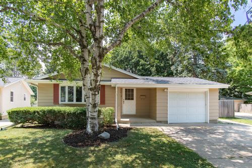 7008 46th Ave, Kenosha, WI, 53142-3704 | Card Image