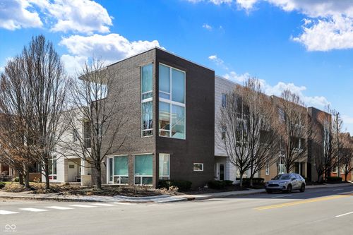 15-932 Broadway St, Indianapolis, IN, 46202-2731 | Card Image