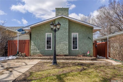 334 Robinson St, Regina, SK, S4R3R2 | Card Image