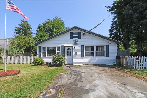 10 Woolsey Rd, Middletown, RI, 02842-7330 | Card Image