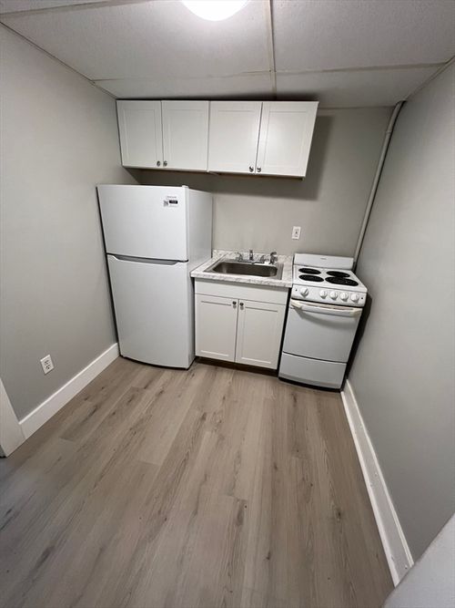 apt-1-109 Emerson St, Haverhill, MA, 01830-5696 | Card Image