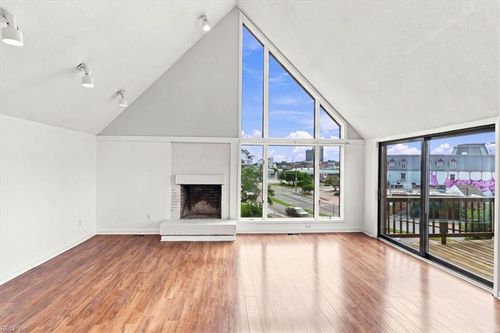650-696 Mowbray Arch, Norfolk, VA, 23507-1842 | Card Image