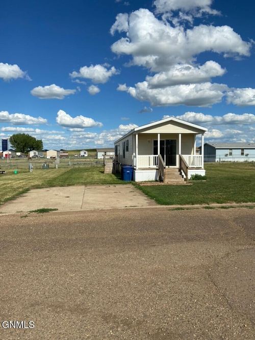 1467 4th Ave Se, Dickinson, ND, 58601-6602 | Card Image
