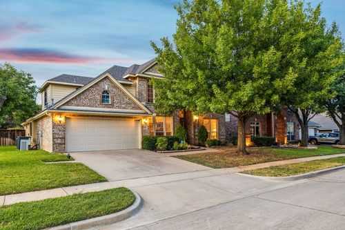 2323 Everton Dr, Arlington, TX, 76001-8416 | Card Image