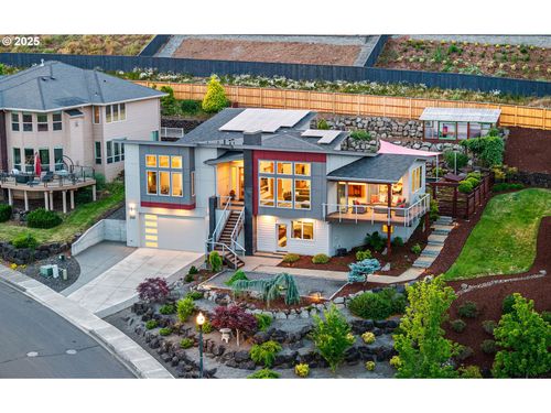 221 W Dogwood St, Washougal, WA, 98671-5168 | Card Image