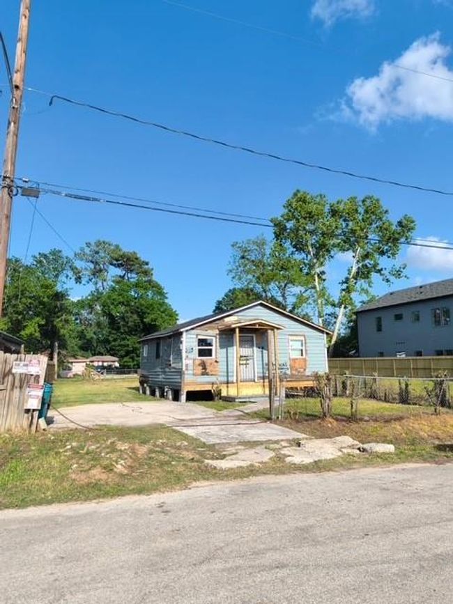 8118 Double Ave, House other with 2 bedrooms, 1 bathrooms and null parking in Houston TX | Image 9