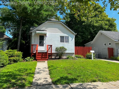 4972 Lafontaine St, Detroit, MI, 48236-2229 | Card Image