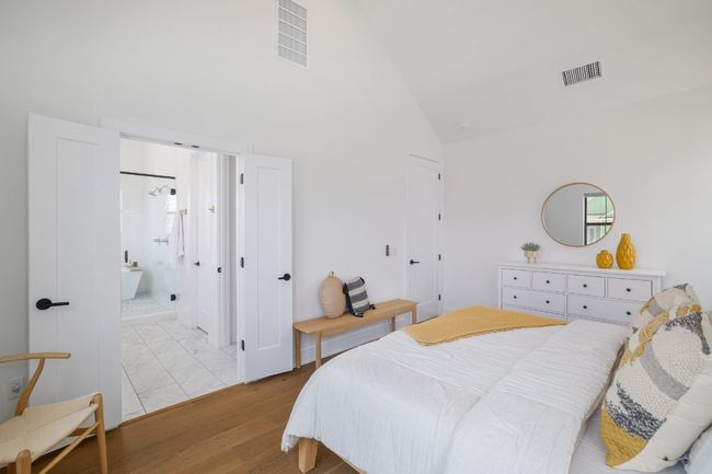 Primary bedroom with en suite bath | Image 14