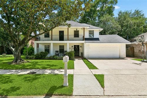 8008 Barocco Dr, Harahan, LA, 70123-4417 | Card Image