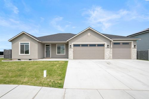 8613 Dusty Maiden Dr, Pasco, WA, 99301-7709 | Card Image