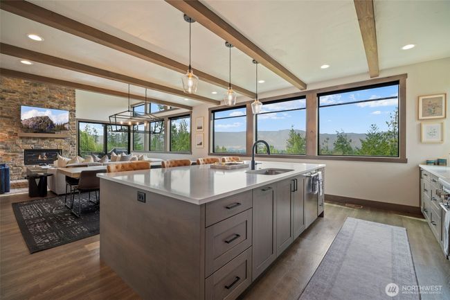 How perfect is that - washing dishes and enjoying the view, a show or your guests all at the same time | Image 8