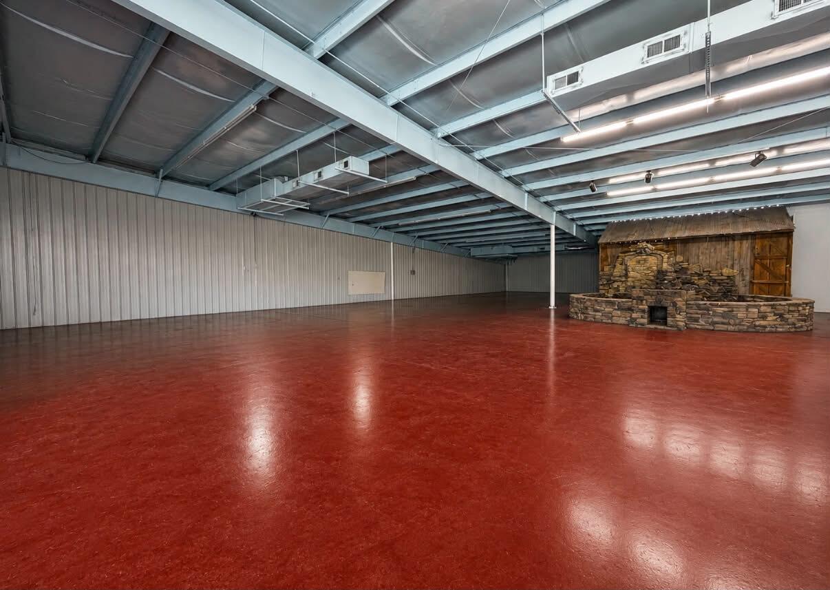 Commercial Sale in Grove 4
