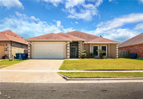 6730 Old Square Dr, Corpus Christi, TX, 78414-5513 | Card Image