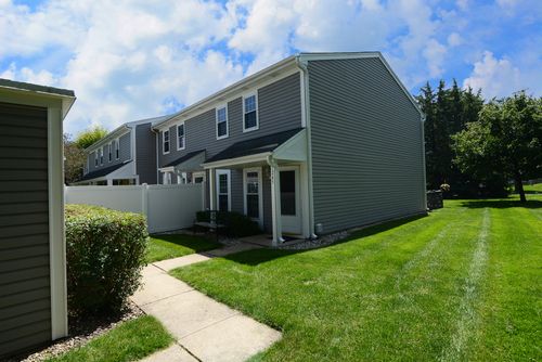 1265 Downing St, Roselle, IL, 60172-2612 | Card Image