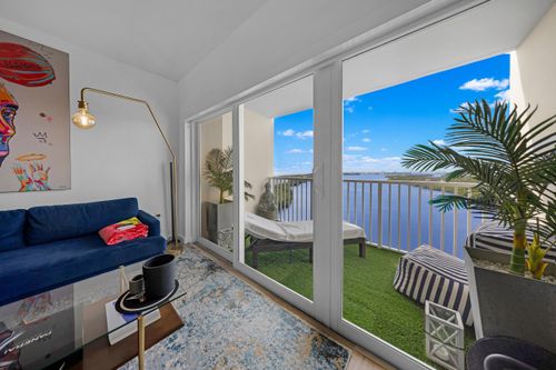 1614-300 Bayview Dr, Sunny Isles Beach, FL, 33160-4773 | Card Image