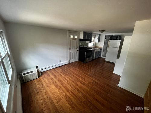 3-31 Duclos Ln, Edison, NJ, 08817-3468 | Card Image