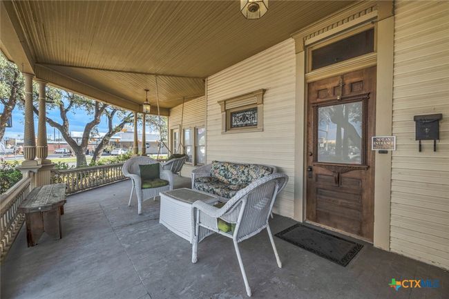 COVERED PORCH | Image 9